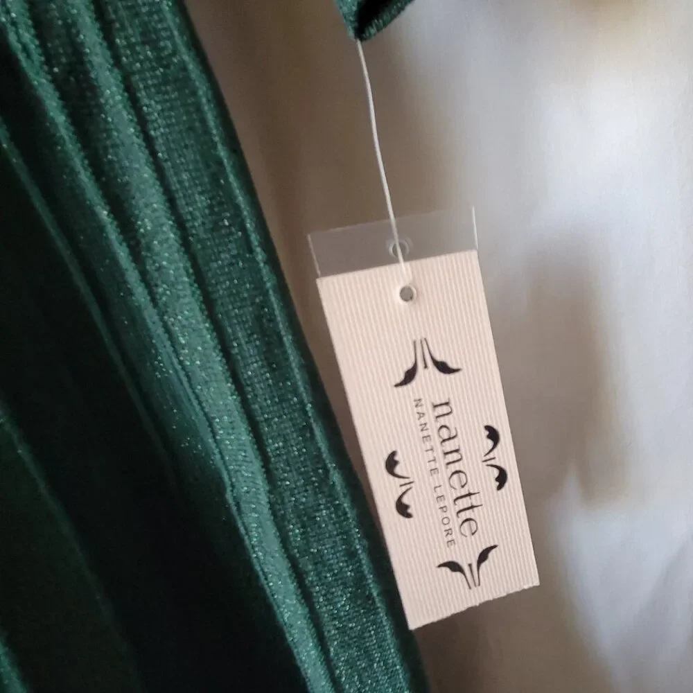 Elegant Green Knit Dress - Picture 9 of 11